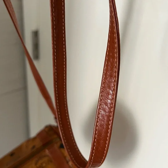 MCM vintage Cognac Monogram Cylinder Bag - Picture 4 of 14
